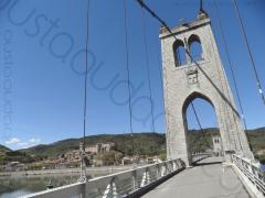 picture taken along the 
			EuroVelo 17: 
suspension bridge of La Voulte-sur-Rhône (completed in 1889 - renewed in 2016) - central pillar
